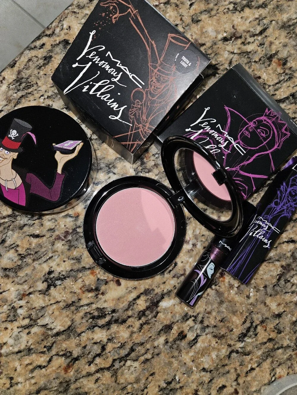 MAC Cosmetics Venomous Villains Compact & Lipstick Set - Black & Purple